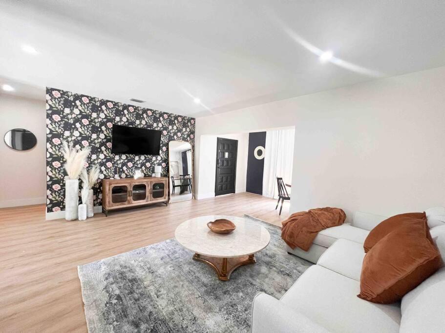 New Miami Home, Pool Near Airport And Beaches, King Bed Εξωτερικό φωτογραφία